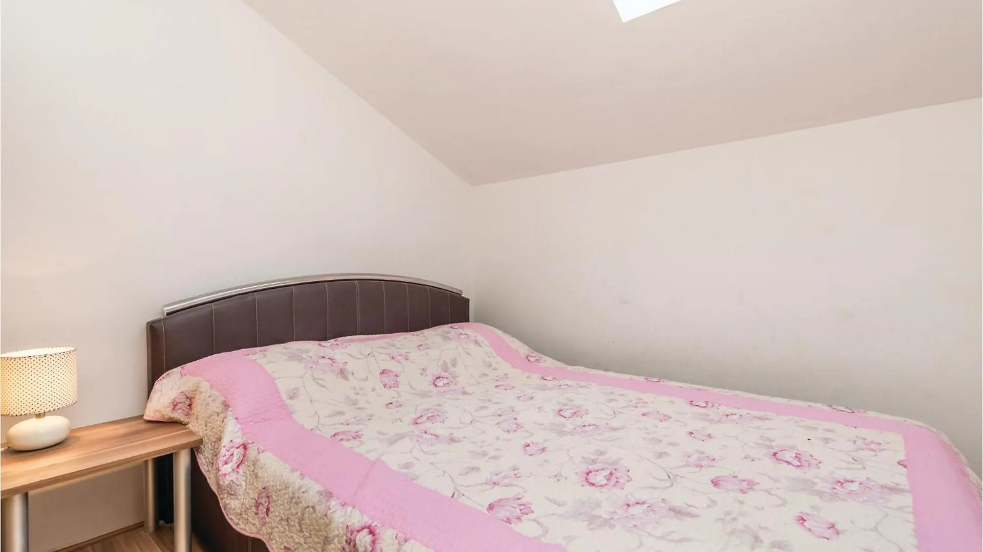 Amazing Apartment In Povljana With Jacuzzi