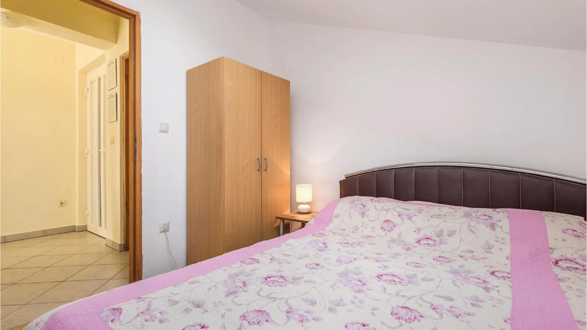 Amazing Apartment In Povljana With Jacuzzi