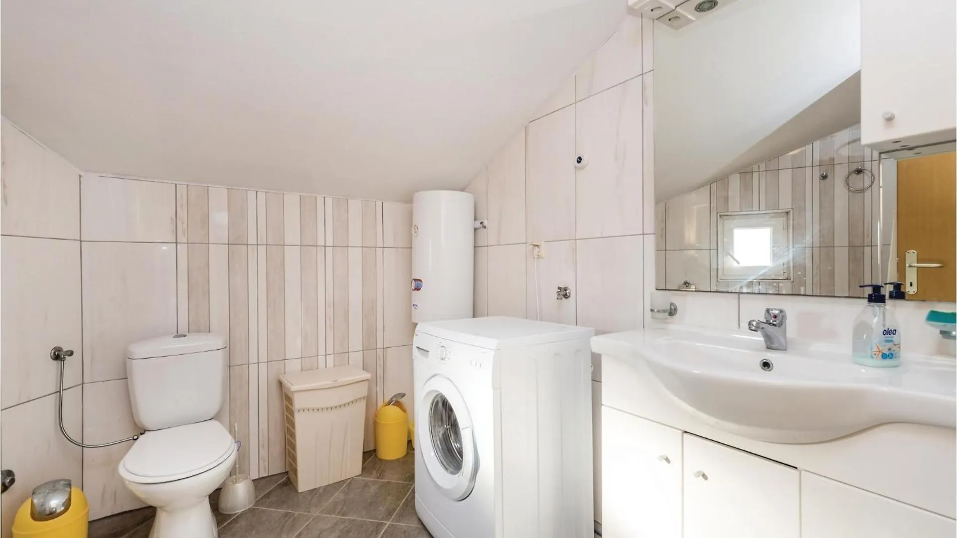 Amazing Apartment In Povljana With Jacuzzi Croatia