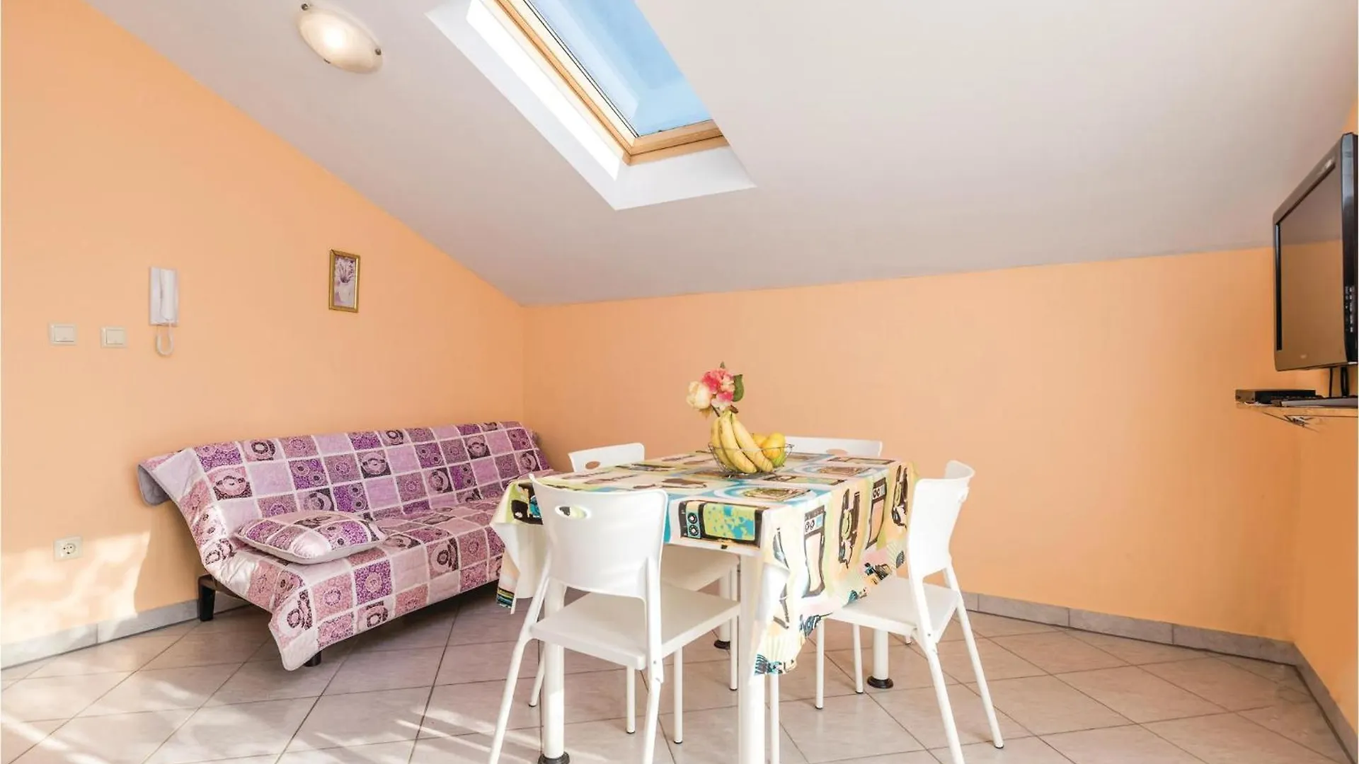 Amazing Apartment In Povljana With Jacuzzi