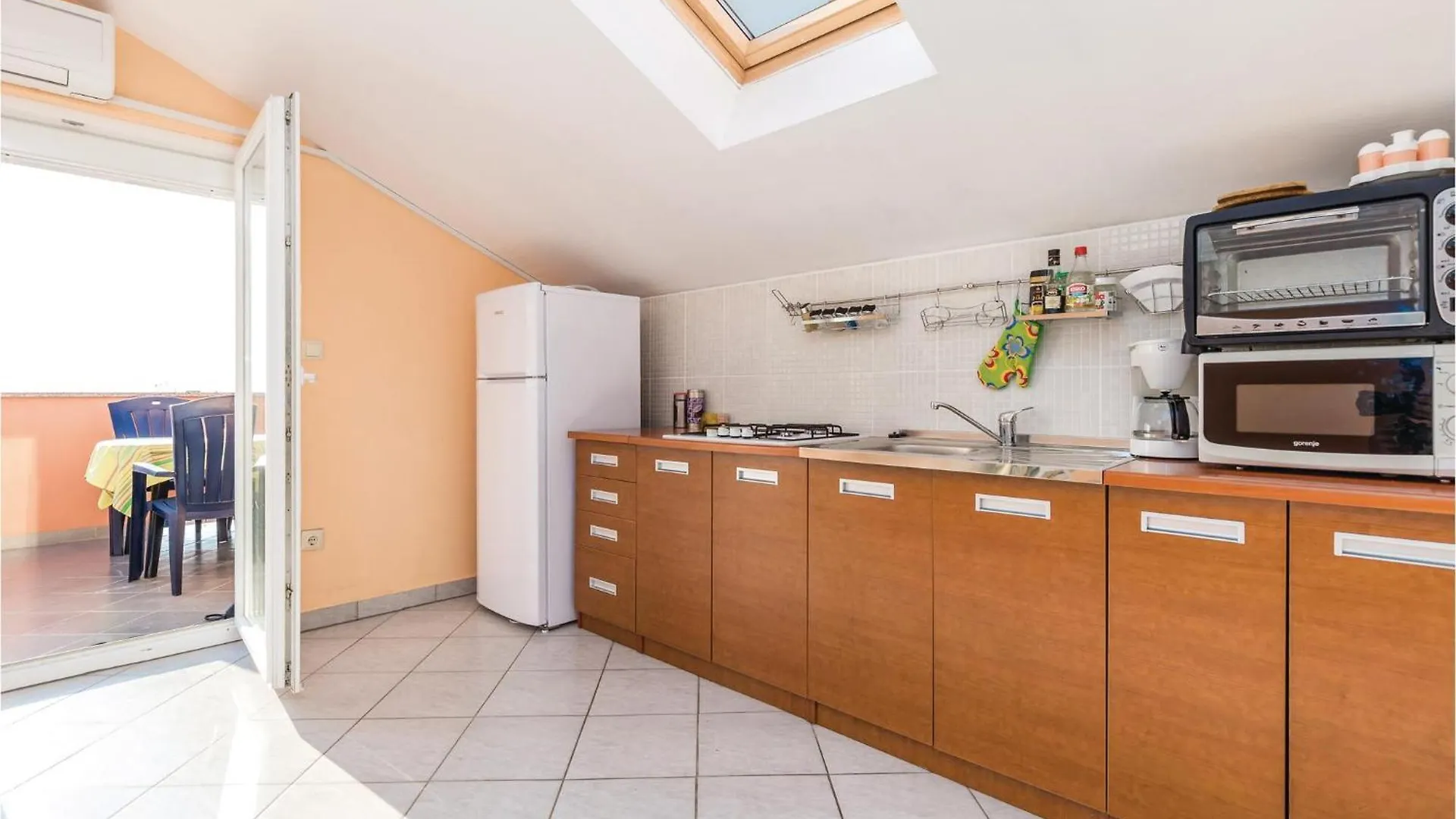 Amazing Apartment In Povljana With Jacuzzi