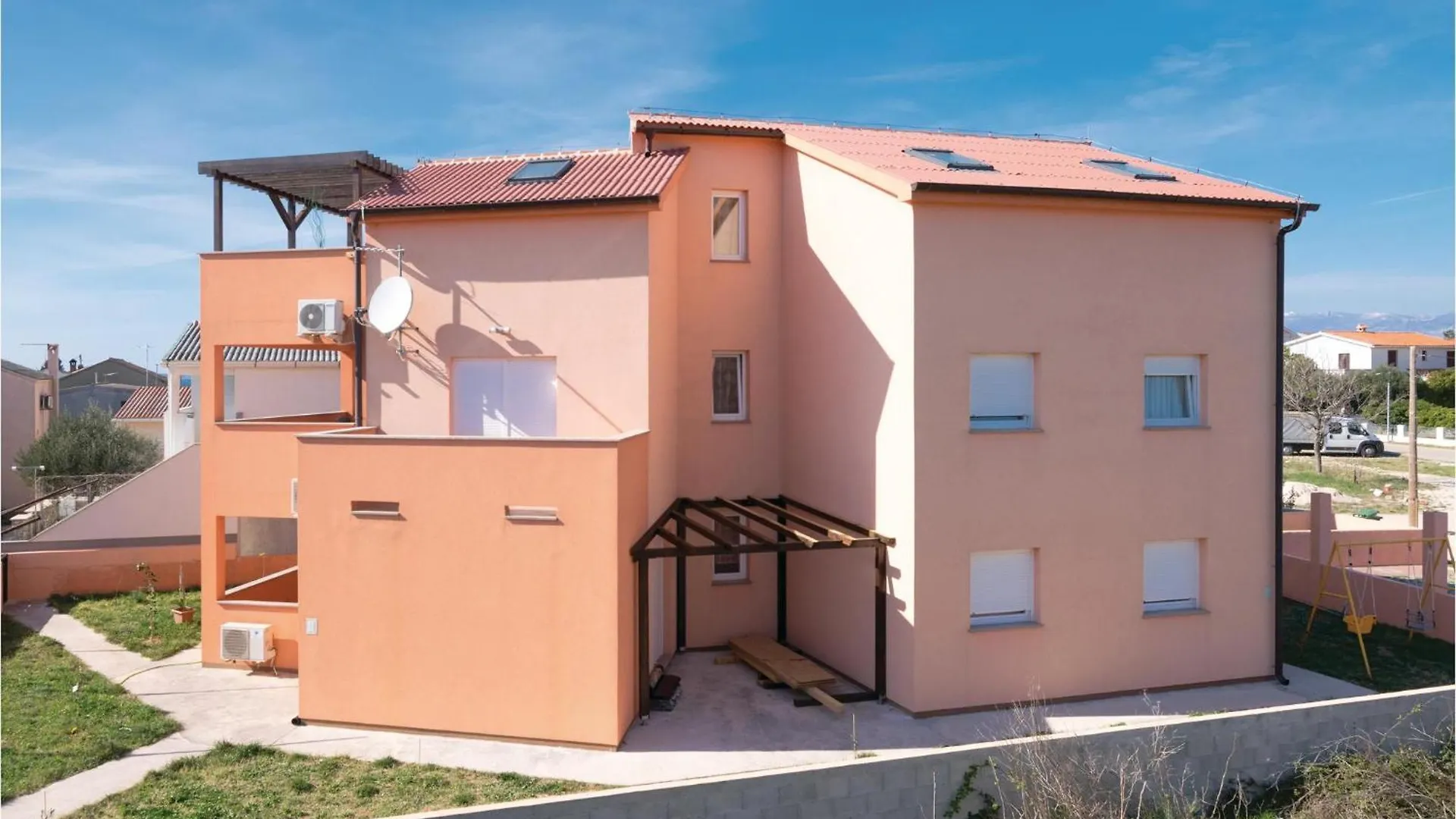 Amazing Apartment In Povljana With Jacuzzi